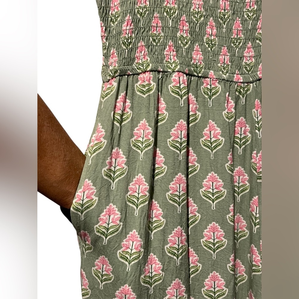 Japna Smocked Pant Jumpsuit
Romper Green & Pink Floral
Women's Cottagecore - Picture 7 of 10